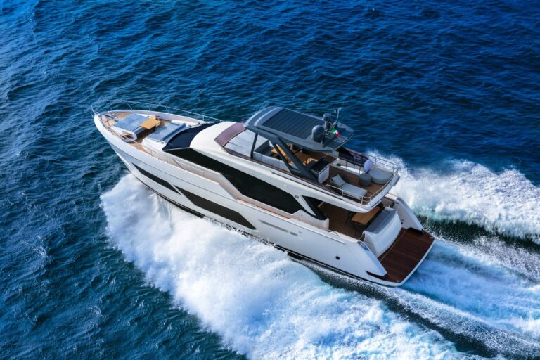 Ferretti Yachts 720 oppefra