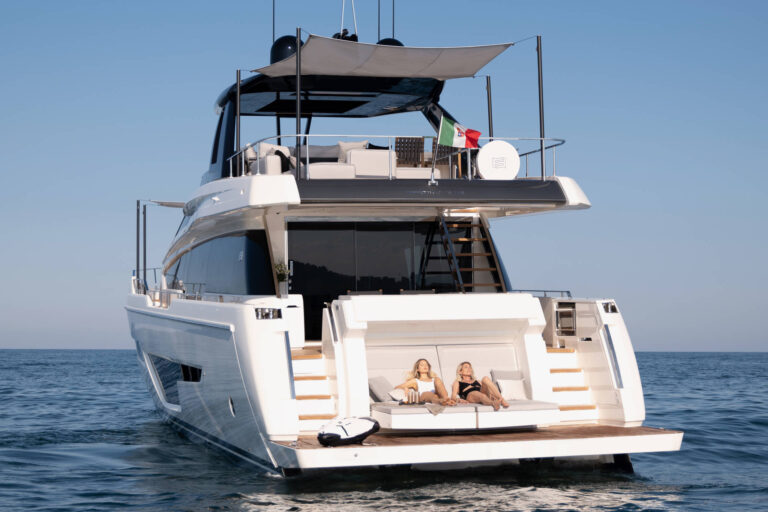 Ferretti Yachts 780 badeplatform