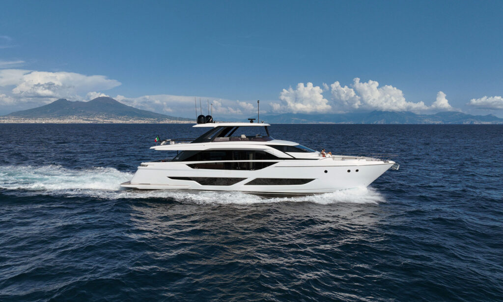 Ferretti Yachts 860